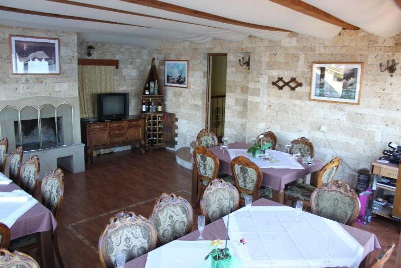 Hotel Anderba Krasići Exteriör bild