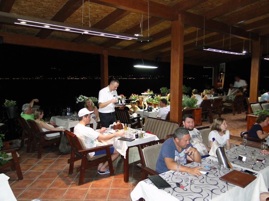 Hotel Anderba Krasići Exteriör bild