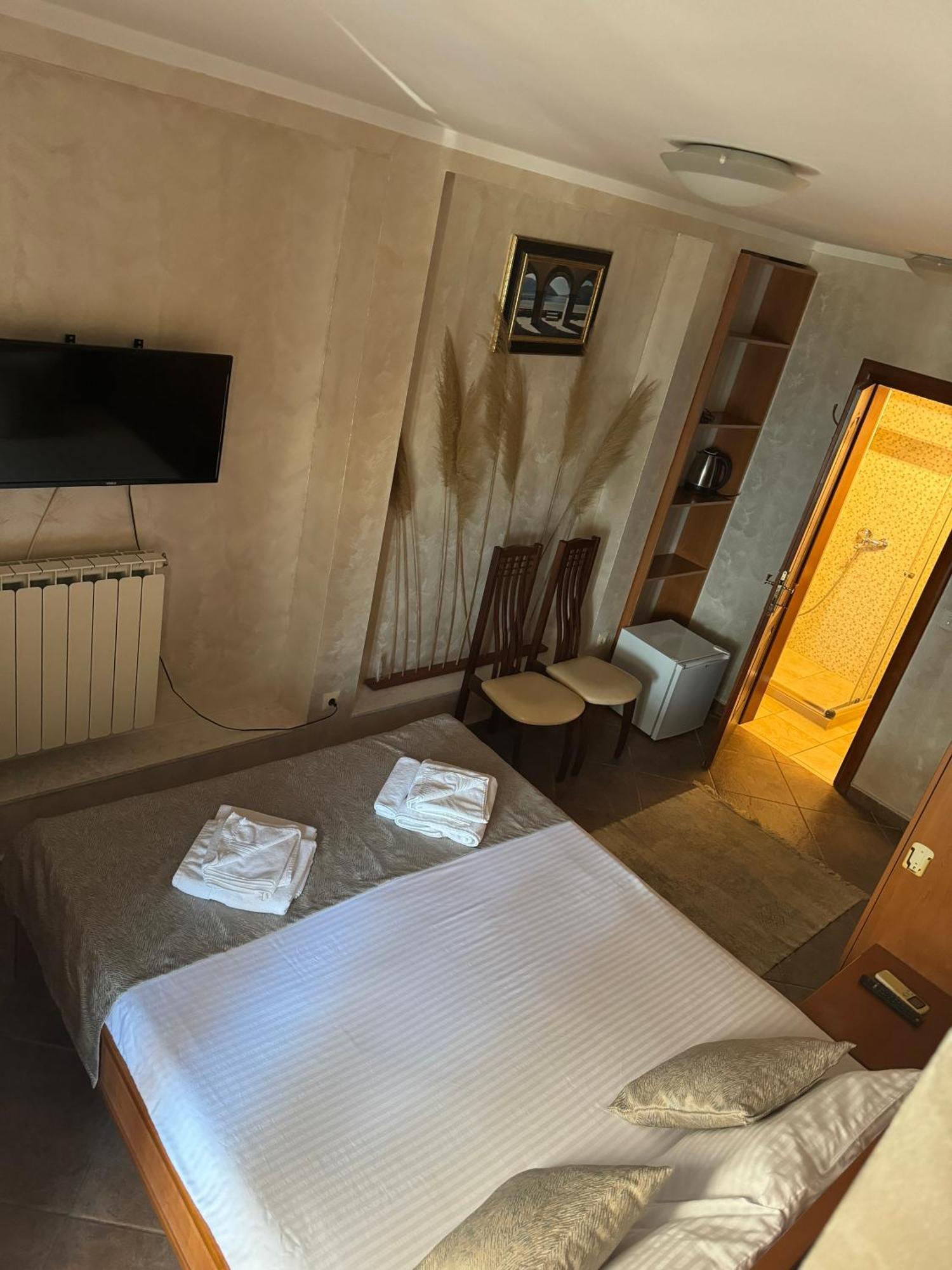 Hotel Anderba Krasići Exteriör bild
