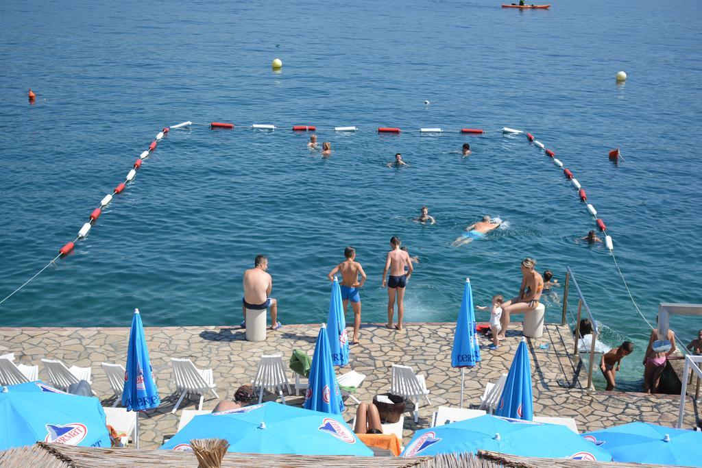 Hotel Anderba Krasići Exteriör bild