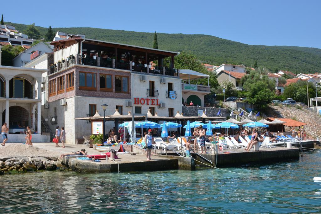 Hotel Anderba Krasići Exteriör bild