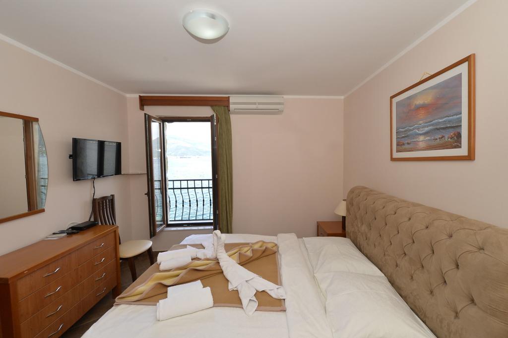 Hotel Anderba Krasići Exteriör bild